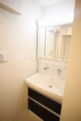 【洗面所】 | グレースリバー中之島 | スペースが確保できる洗面所です