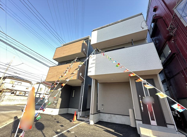 【外観】 | 新座市北野2丁目　新築一戸建住宅　全2棟　(志木本店) | 販売現地／2025年12月11日撮影　
「オーケーストア」まで徒歩3分で日々の買い物に便利な住環境！