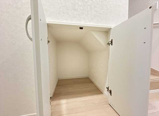 【収納】 | 新座市北野2丁目　新築一戸建住宅　全2棟　(志木本店) | 階段下収納／2025年12月11日撮影　