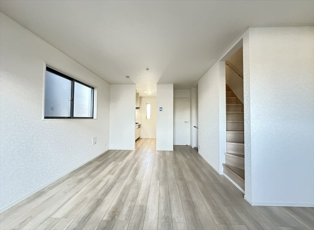 【外観】 | 新座市北野2丁目　新築一戸建住宅　全2棟　(志木本店) | 販売現地／2025年8月21日撮影　
2路線2駅利用可能なので通勤通学に便利な住環境です。