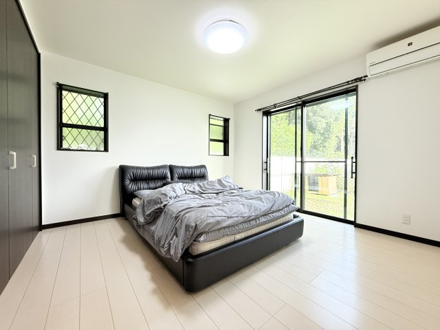 敷地160坪！つくば市安食築浅住宅の洋室