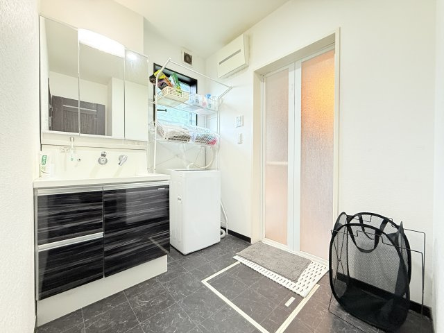 敷地160坪！つくば市安食築浅住宅の独立洗面台