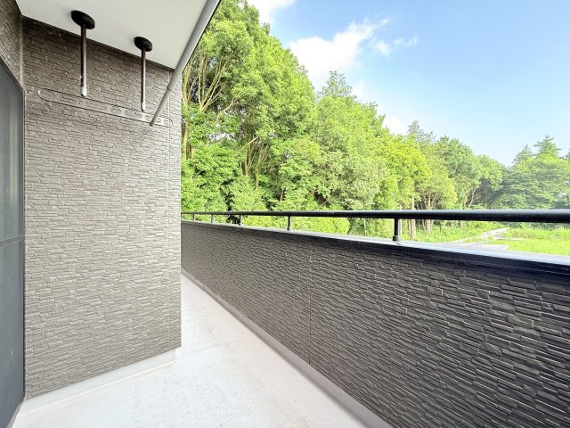 敷地160坪！つくば市安食築浅住宅のバルコニー