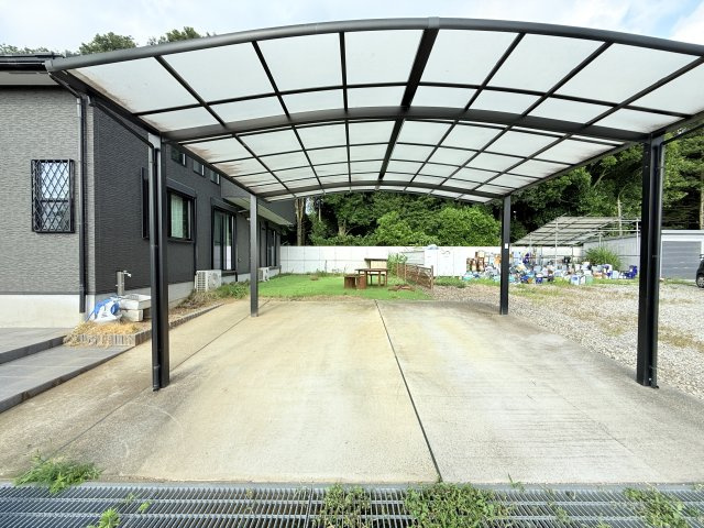 敷地160坪！つくば市安食築浅住宅の駐車場