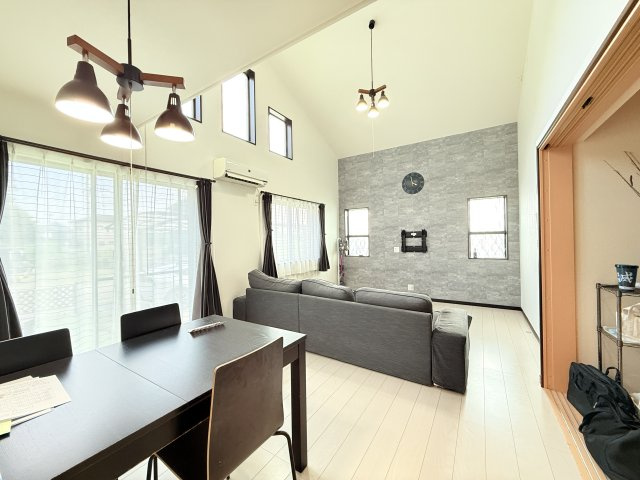 敷地160坪！つくば市安食築浅住宅の居間・リビング