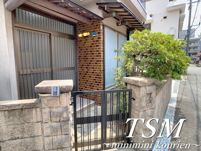 香里新町一戸建貸家のエントランス