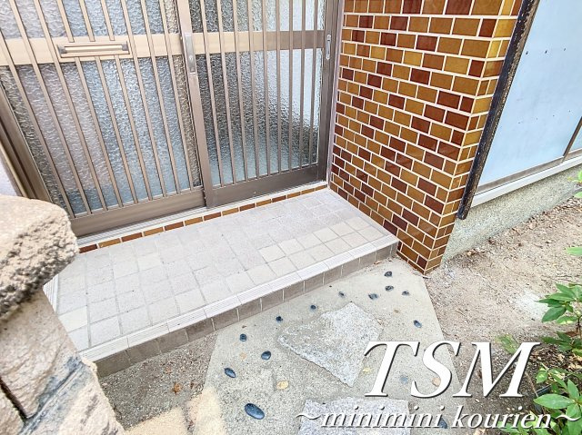 香里新町一戸建貸家のエントランス