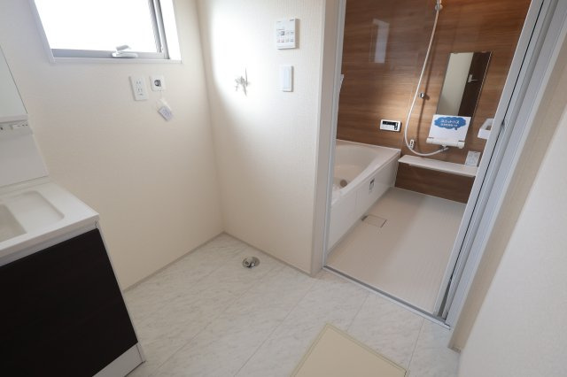 【ランドリースペース】 | 《仲介手数料無料》岩槻区日の出町1-35(1号棟)新築一戸建てリーブルガーデン | 撮影日 2025年10月20日 14:20 曇り