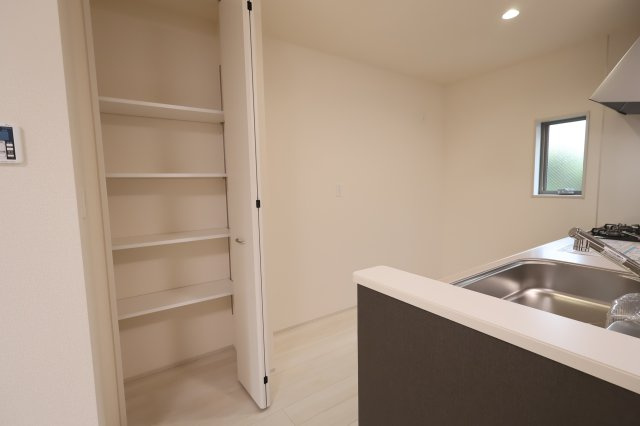【収納】 | 《仲介手数料無料》岩槻区日の出町1-35(1号棟)新築一戸建てリーブルガーデン | 撮影日 2025年10月20日 14:20 曇り