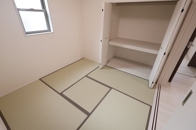 【和室】 | 《仲介手数料無料》岩槻区日の出町1-35(1号棟)新築一戸建てリーブルガーデン | 撮影日 2025年10月20日 14:20 曇り