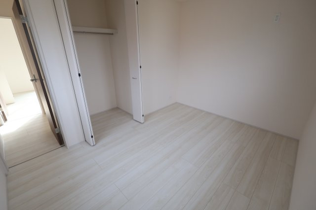 【洋室】 | 《仲介手数料無料》岩槻区日の出町1-35(1号棟)新築一戸建てリーブルガーデン | 撮影日 2025年10月20日 14:20 曇り