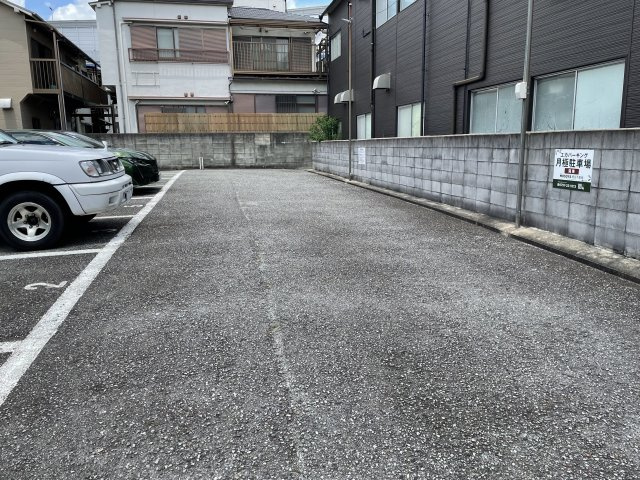 ユカパーキングの外観