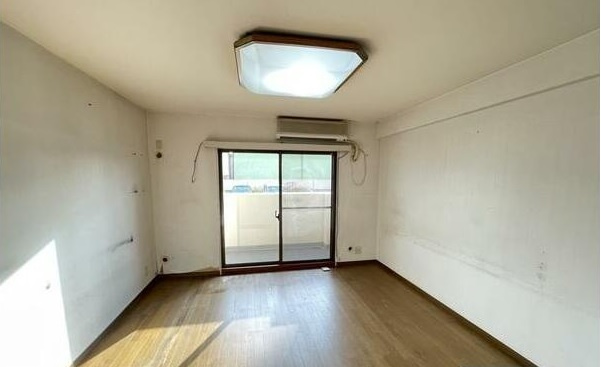 チサンマンション紀の川の居間・リビング