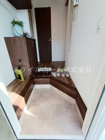 フレグランス一本木Bの玄関
