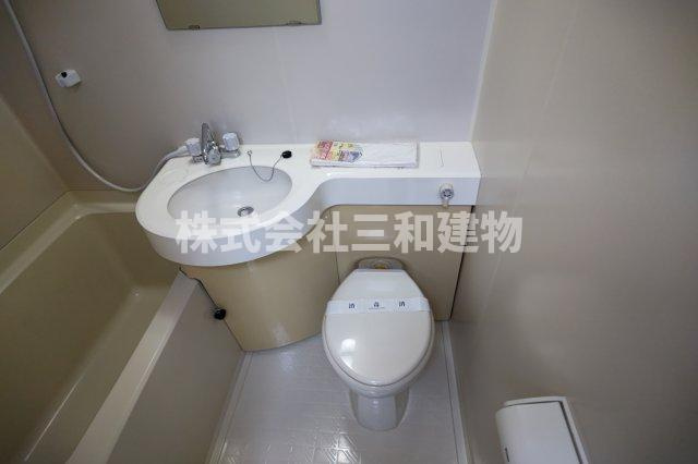 コーポ市川のトイレ|同間取り別室の参考写真です