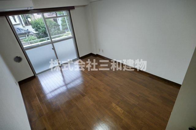 コーポ市川の居間・リビング|同間取り別室の参考写真です