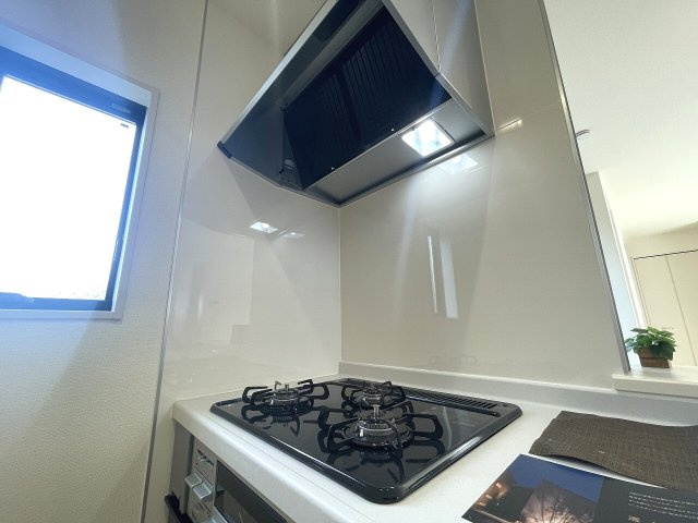 【キッチン】 | 練馬区貫井4丁目　新築一戸建住宅（成増店） | 使いやすい3口コンロ