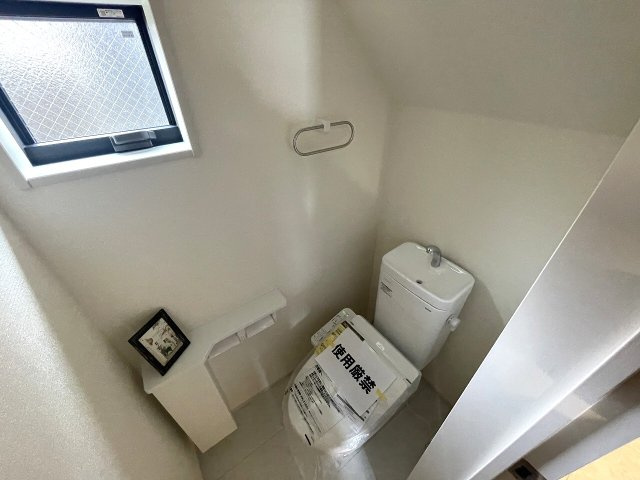 【トイレ】 | 練馬区貫井4丁目　新築一戸建住宅（成増店） | 1階、2階それぞれにあるため、忙しい朝の時間帯のトイレ競争も安心です。