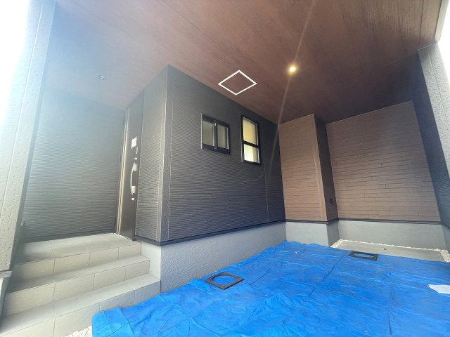 【駐車場】 | 練馬区貫井4丁目　新築一戸建住宅（成増店） | ビルトインカースペースを採用。雨風にさらされにくい為、愛車を守れます