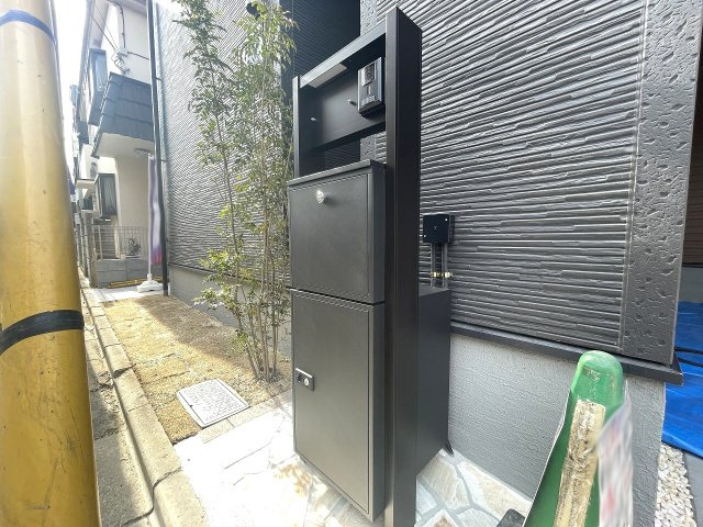 【外観】 | 練馬区貫井4丁目　新築一戸建住宅（成増店） | 宅配ボックス付きメールボックス