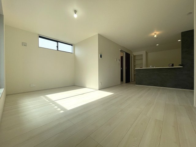 【居間・リビング】 | 練馬区貫井4丁目　新築一戸建住宅（成増店） | 家事動線のスムーズな2階水回り集中型間取り！ワンフロア完結型でお洗濯も楽々