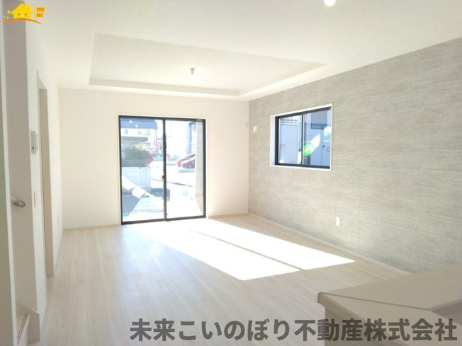 【居間・リビング】 | LIGARE久喜市本町10期2号棟 | 解放感のある広々LDKで大切な家族との時間が過ごせます。