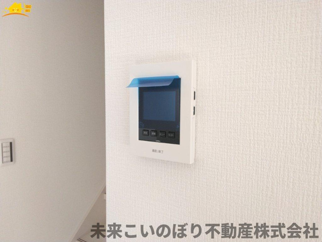 【発電・温水設備】 | LIGARE久喜市本町10期2号棟 | 給湯スイッチパネルでリビングからお風呂のお湯の準備ができますよ