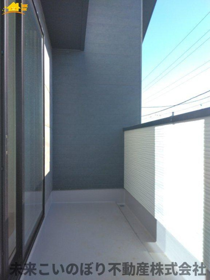 【バルコニー】 | LIGARE久喜市本町10期2号棟 | 南西向きのバルコニーは日当たり風当たりがとてもいいです。
洗濯物も良く乾きますね。
