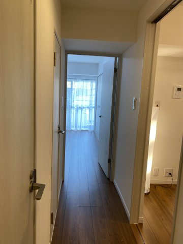 レックス四谷の内装|室内廊下（リフォーム後、入居前に撮影した写真です）