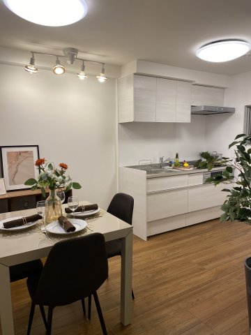 レックス四谷の居間・リビング|ダイニングキッチン（リフォーム後、入居前に撮影した写真です）