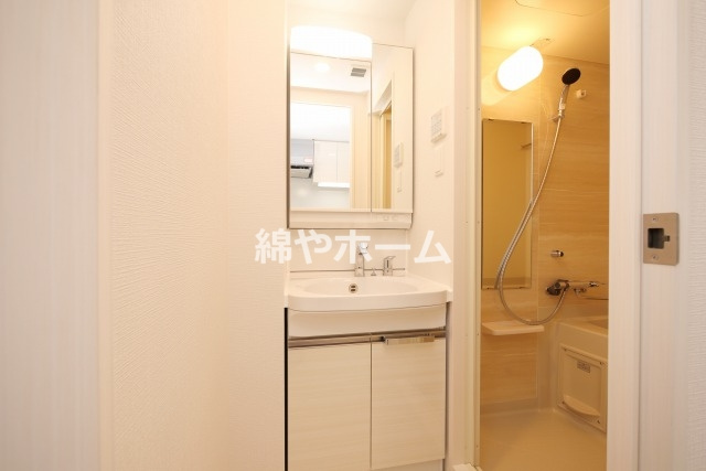 エスリード難波ザ・ブライトの独立洗面台|独立洗面台あり、毎朝おしゃれに忙しい女性の方におすすめです