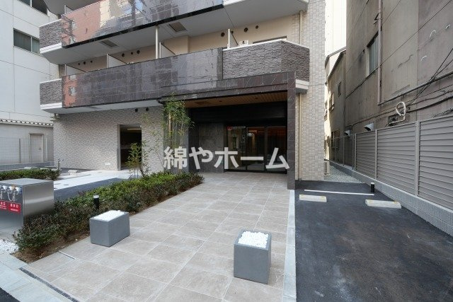 エスリード難波ザ・ブライトのエントランス|落ち着いたエントランスです