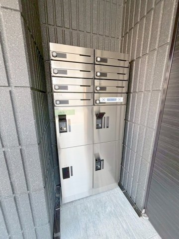 ＧＬＯＷ　ＲＥＳＩＤＥＮＣＥのその他共用部分|宅配ボックスあります