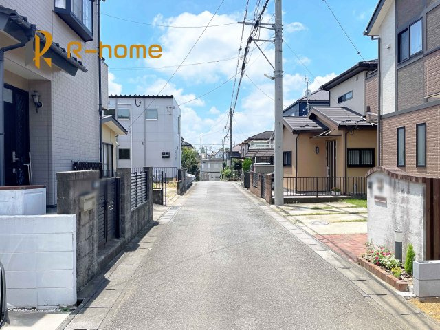 守谷市百合ヶ丘9期　新築戸建て　1号棟の前面道路含む現地写真|『今から見たい！』大歓迎です♪
お気軽にＲ－ｈomeまでお問い合わせください。