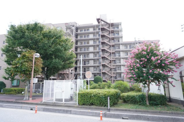 朝日プラザガーデンシティ新越谷A棟の外観
