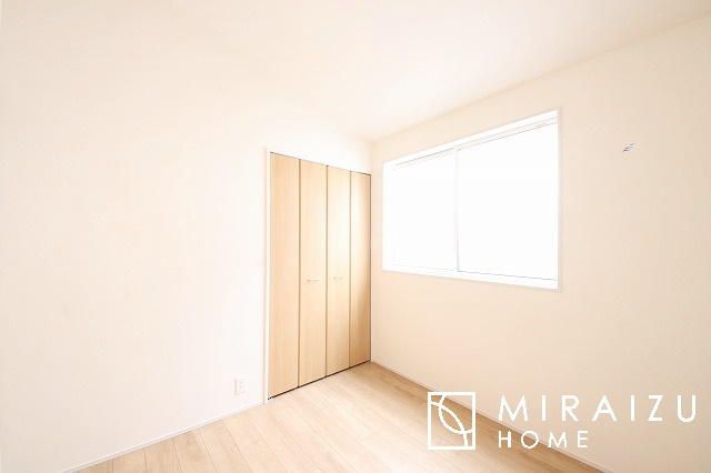 【庭】 | 青く澄み渡った綺麗な空と、陽の光をたっぷりと受ける、そんな新築住宅で新生活をスタートしてみませんか？見学・ご相談等、ミライズホーム(株)までお気軽にご連絡下さい♪