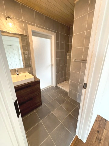 【洗面所】 | ヴィラアイビス | リビングからフラットで洗面室に行けます