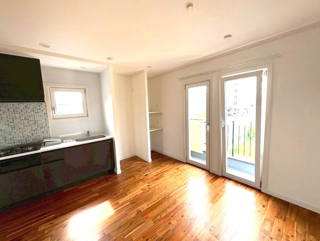 【居間・リビング】 | ヴィラアイビス | 海外製窓もおしゃれ感をアップさせます