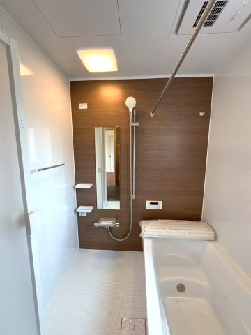 【浴室】 | ヴィラアイビス | 浴室乾燥機付で雨の日も洗濯物を乾燥できます