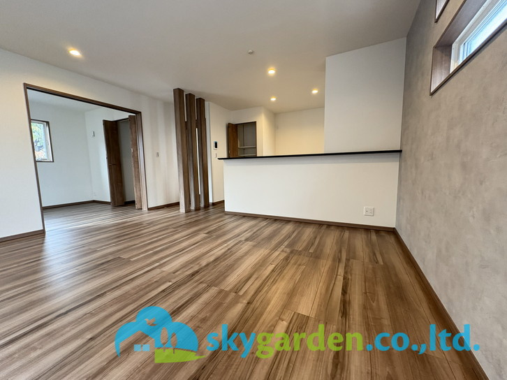 藤沢市高倉8期　新築戸建　全8棟8号棟の居間・リビング|こちらのリビングで趣味の時間をお楽しみください