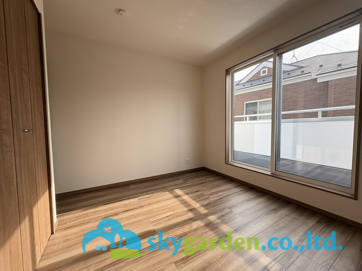 藤沢市高倉8期　新築戸建　全8棟8号棟の寝室|落ち着いた色調の寝室です