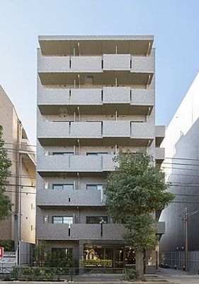 【外観】 | ルーブル都立家政伍番館 | 鉄筋コンクリート造のがっしりした建物。