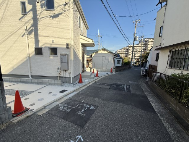 Livele Garden.S堺北区東上野芝町5期　2号棟の前面道路含む現地写真