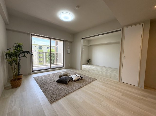 グランゲート川崎の居間・リビング|リビング/クロス、フロアタイル貼替済み