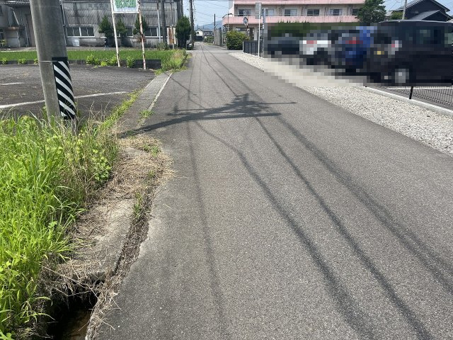 土地　太郎丸北郷の前面道路含む現地写真