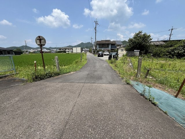 土地　太郎丸北郷の前面道路含む現地写真|東道路