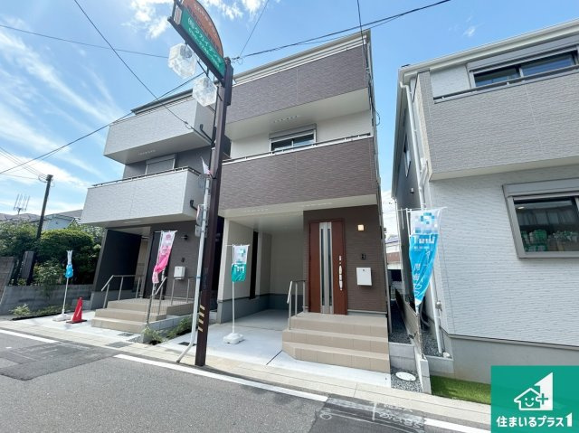 高槻市昭和台町　新築一戸建ての外観|周辺は落ち着いた街並みの住宅地！子育てがしやすい住環境です！気になることがありましたら、お気軽にお問い合わせください！