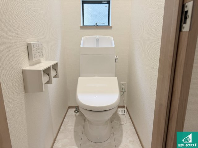 高槻市昭和台町　未入居のトイレ|1・2階の2ヶ所にあるので、朝の忙しい時間の順番待ちもなく、深夜の利用にも大変便利です。