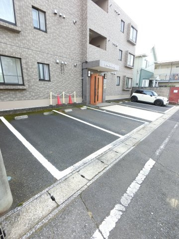 プルミエプラースの駐車場