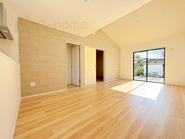 守谷市野木崎1期　新築戸建て　1号棟の居間・リビング|広々とした余裕のあるリビングです♪大きな窓からは自然光が届きます。